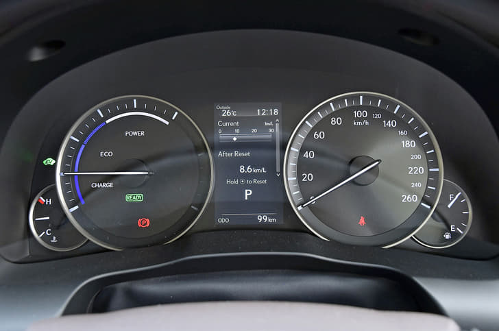 2017 Lexus ES300h image gallery