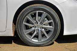 2017 Lexus ES300h image gallery