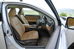 2017 Lexus ES300h image gallery