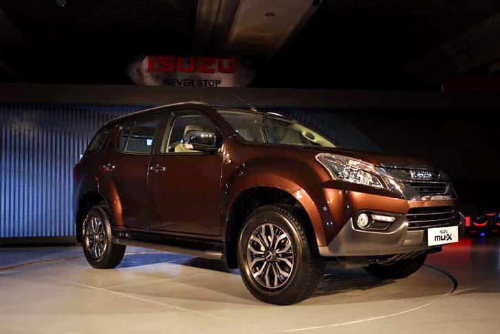 2017 Isuzu MU-X SUV image gallery