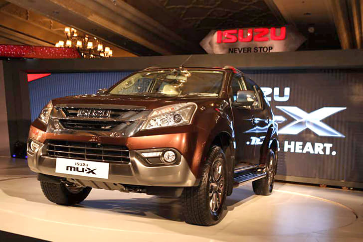 2017 Isuzu MU-X SUV image gallery