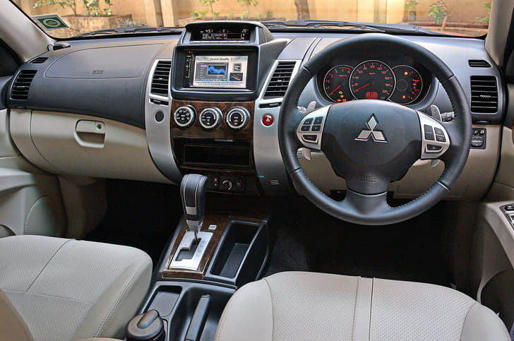 2017 Mitsubishi Pajero Sport Select Plus image gallery