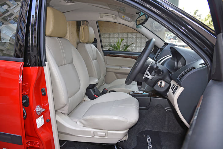 2017 Mitsubishi Pajero Sport Select Plus image gallery