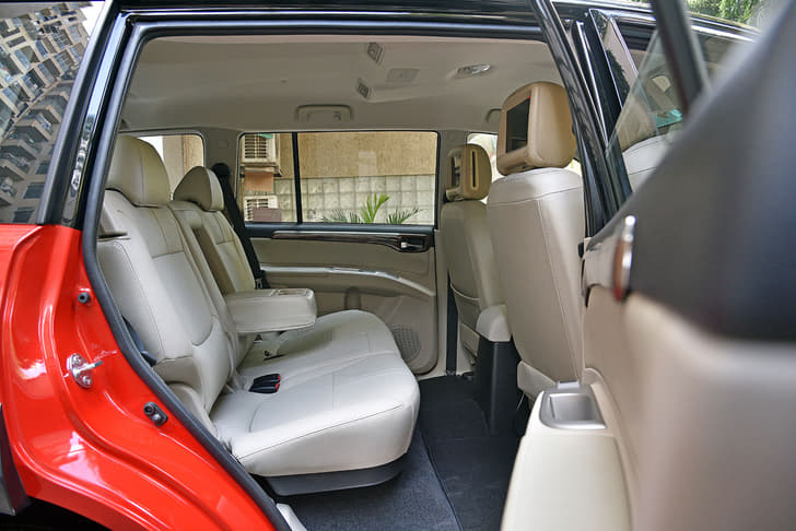 2017 Mitsubishi Pajero Sport Select Plus image gallery