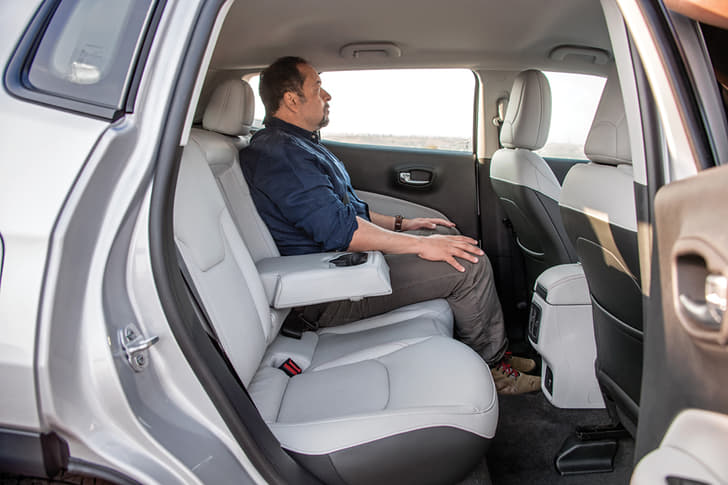 2017 Jeep Compass image gallery