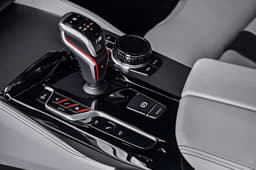 New 2018 BMW M5 image gallery