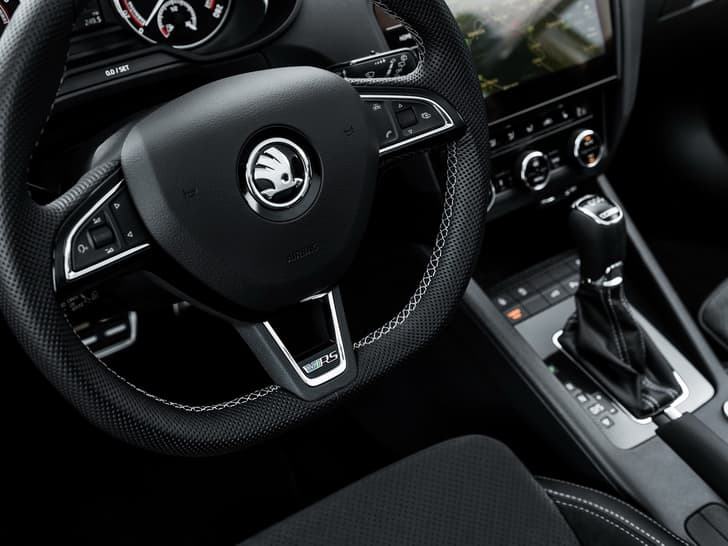 2017 Skoda Octavia RS image gallery