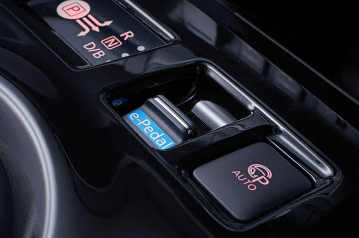 2018 Nissan Leaf image gallery
