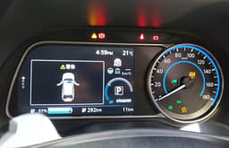 2018 Nissan Leaf image gallery