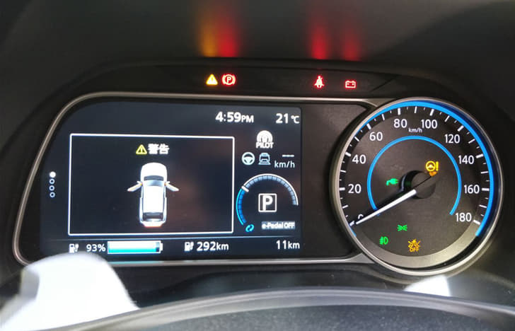 2018 Nissan Leaf image gallery