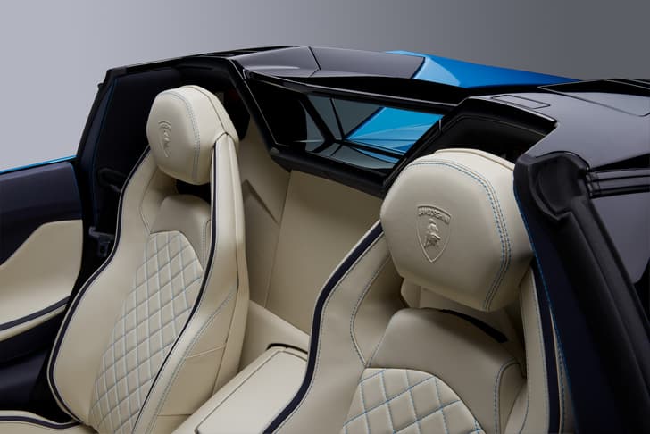 2018 Lamborghini Aventador S Roadster image gallery