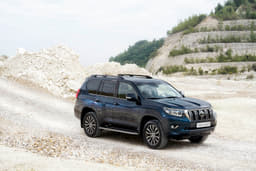 2017 Toyota Land Cruiser Prado image gallery