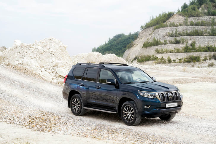 2017 Toyota Land Cruiser Prado image gallery