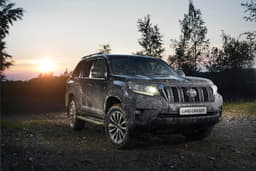 2017 Toyota Land Cruiser Prado image gallery