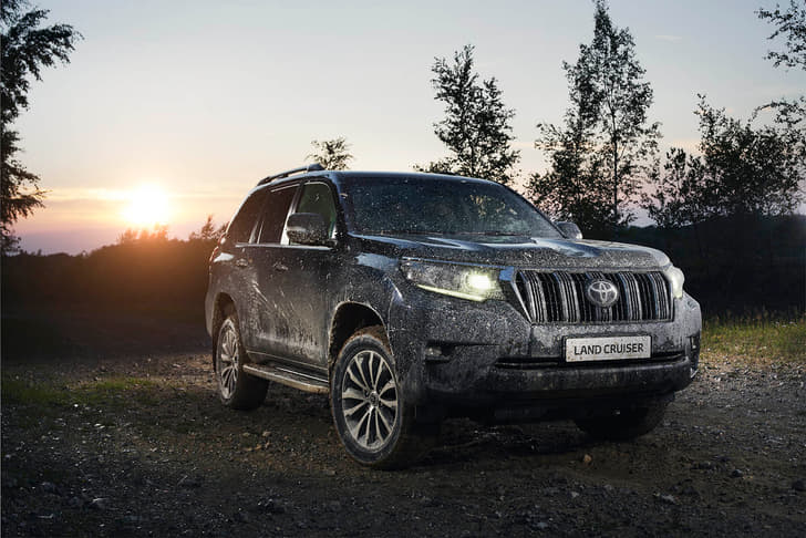 2017 Toyota Land Cruiser Prado image gallery