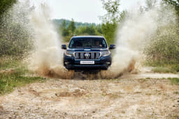 2017 Toyota Land Cruiser Prado image gallery