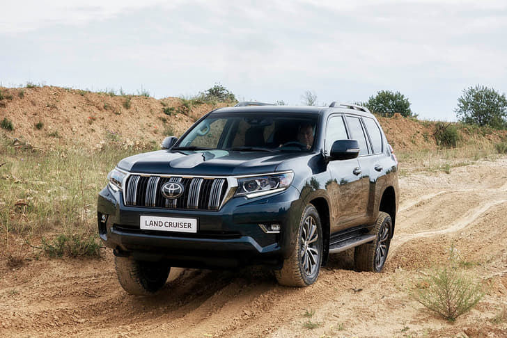 2017 Toyota Land Cruiser Prado image gallery
