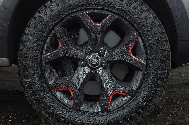 2017 Land Rover Discovery SVX image gallery