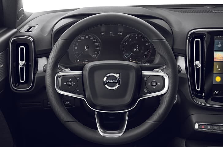 2017 Volvo XC40 image gallery