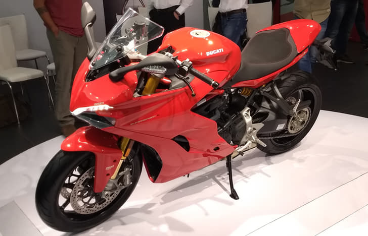 2017 Ducati SuperSport image gallery