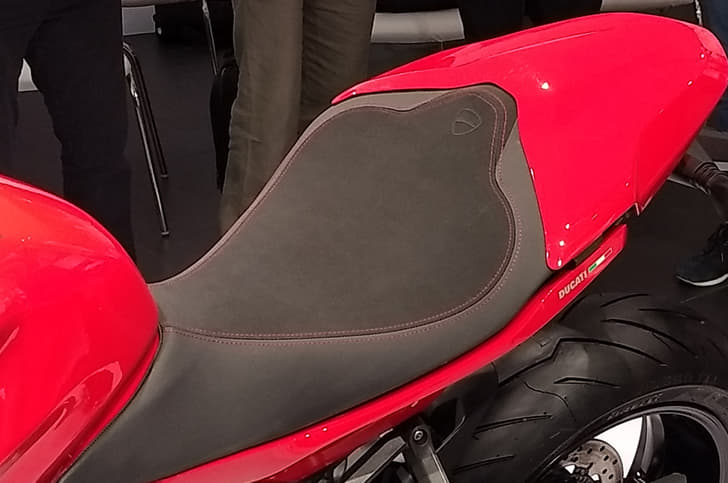 2017 Ducati SuperSport image gallery