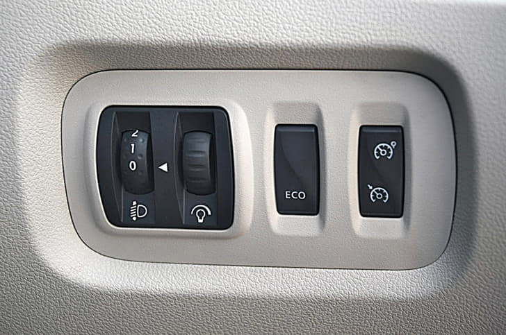 2017 Renault Captur image gallery