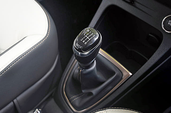 2017 Renault Captur image gallery