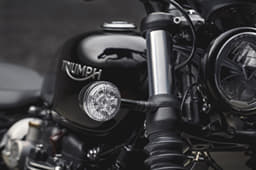 2018 Triumph Bonneville Bobber Black image gallery