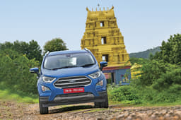 The bonnet has a nice ‘power bulge’ in the centre, along with larger headlamps with projector elements and a new LED daytime running lamp signature.