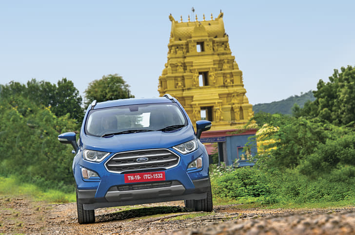 The bonnet has a nice ‘power bulge’ in the centre, along with larger headlamps with projector elements and a new LED daytime running lamp signature.