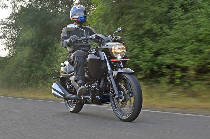 2017 Suzuki Intruder 150 image gallery 