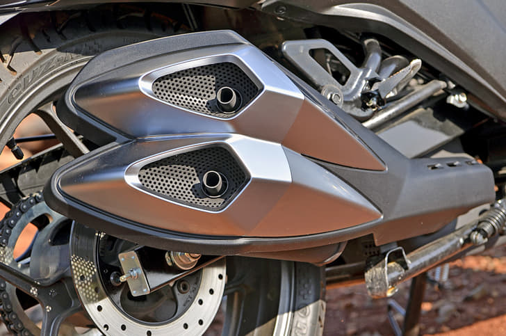 2017 Suzuki Intruder 150 image gallery 