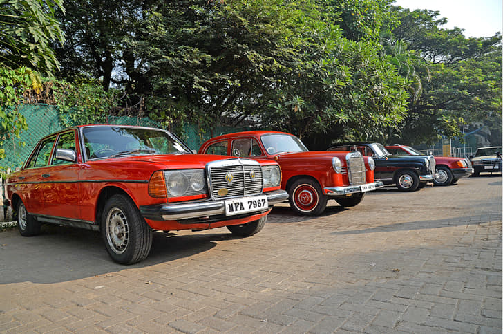 Pontons and W123s strike a pose after the rally.