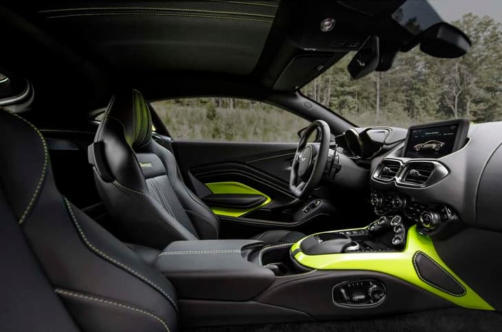 2018 Aston Martin Vantage image gallery