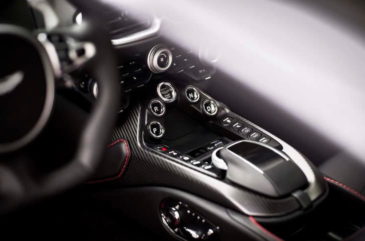 2018 Aston Martin Vantage image gallery