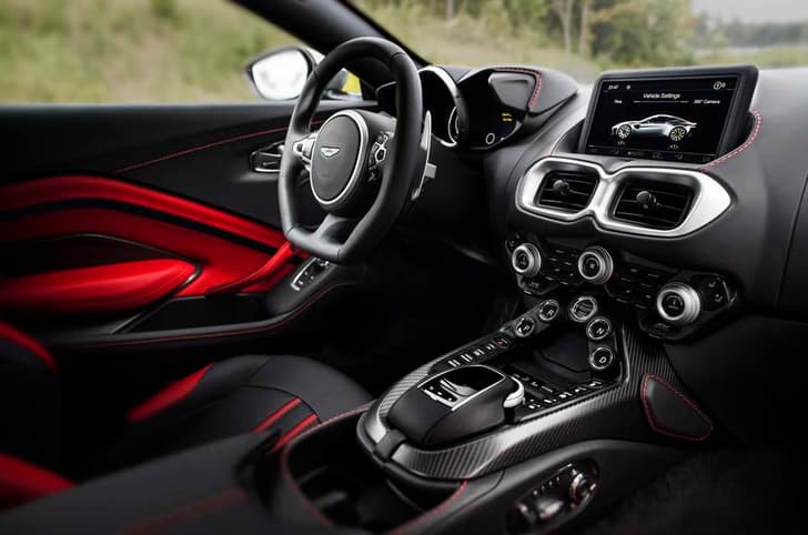 2018 Aston Martin Vantage image gallery