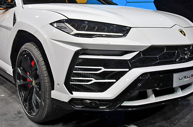 Front Right Three Quarter Image - 5130