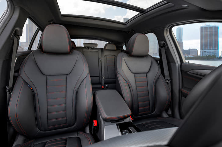 2018 BMW X4 SUV image gallery