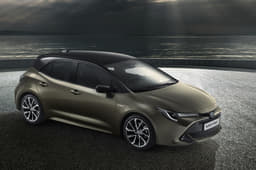 New Toyota Auris hybrid image gallery