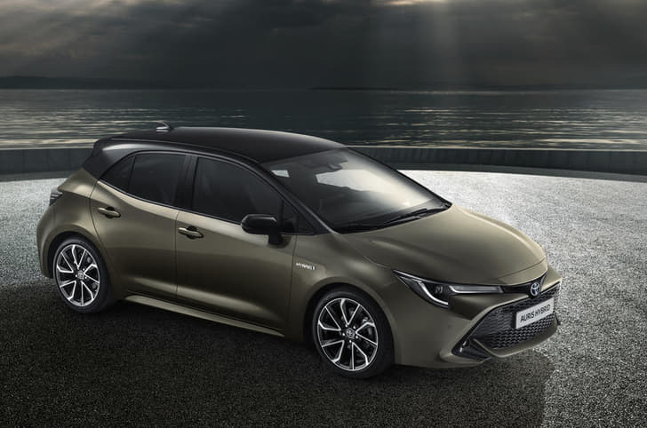 New Toyota Auris hybrid image gallery