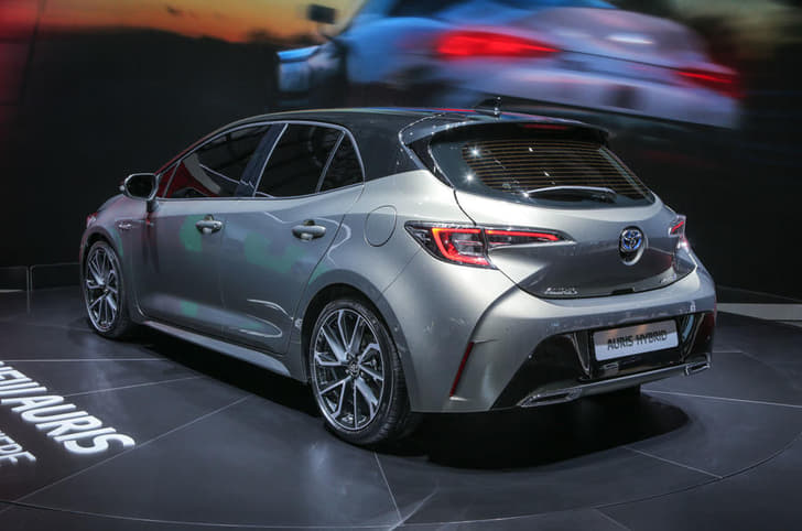 New Toyota Auris hybrid image gallery