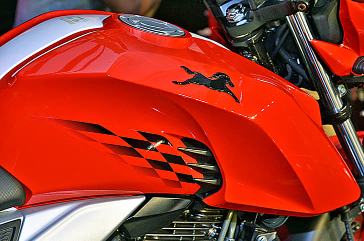 2018 TVS Apache RTR 160 4V image gallery