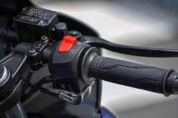 Switchgear mostly shared with FZ25. Quality is decent, but not great.