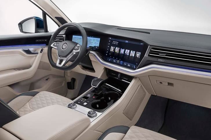 2018 Volkswagen Touareg image gallery