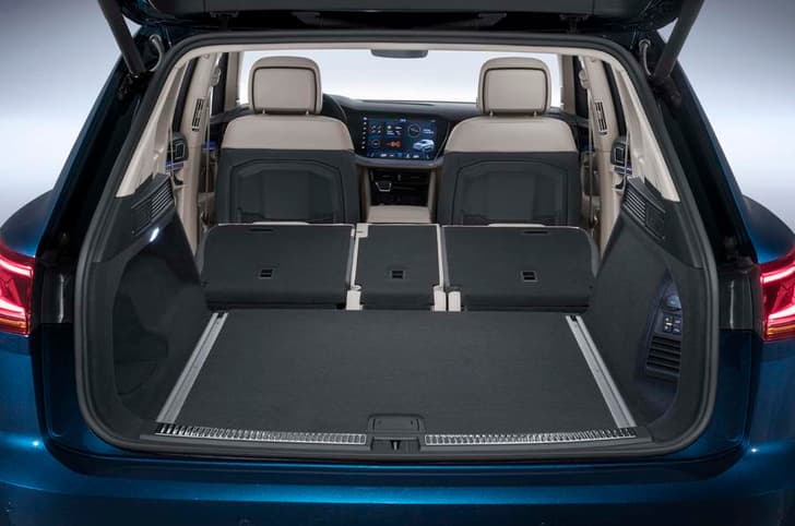 2018 Volkswagen Touareg image gallery