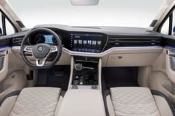 2018 Volkswagen Touareg image gallery