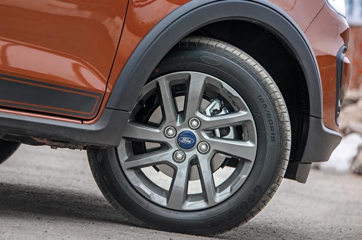 15-inch alloys look a size too small.