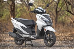 2018 Grazia vs Ntorq vs SR 125 comparison image gallery