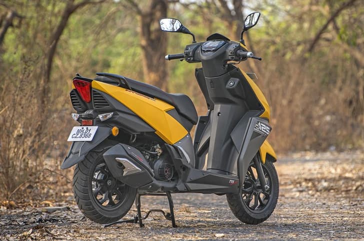 2018 Grazia vs Ntorq vs SR 125 comparison image gallery