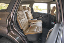 2018 Mahindra XUV500 facelift image gallery